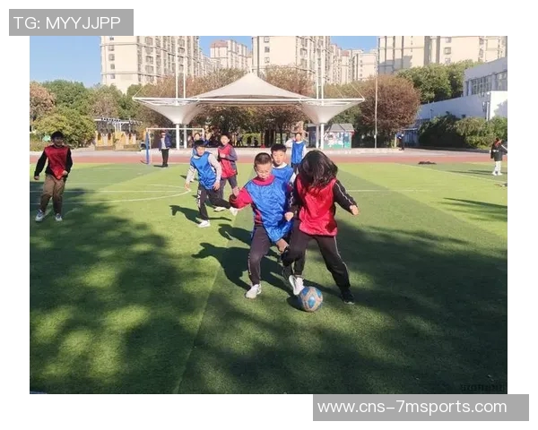 足球袜少年追梦之旅在绿茵场上绽放青春的光彩与激情